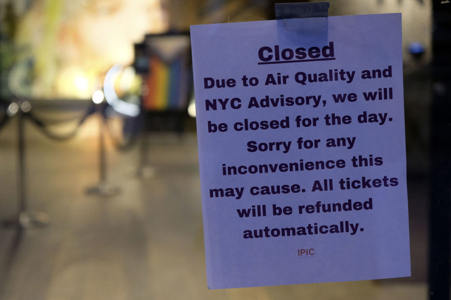 A sign was placed on an IPIC theatre door in New York City explaining that service was halted because of the air quality on June 7, 2023.